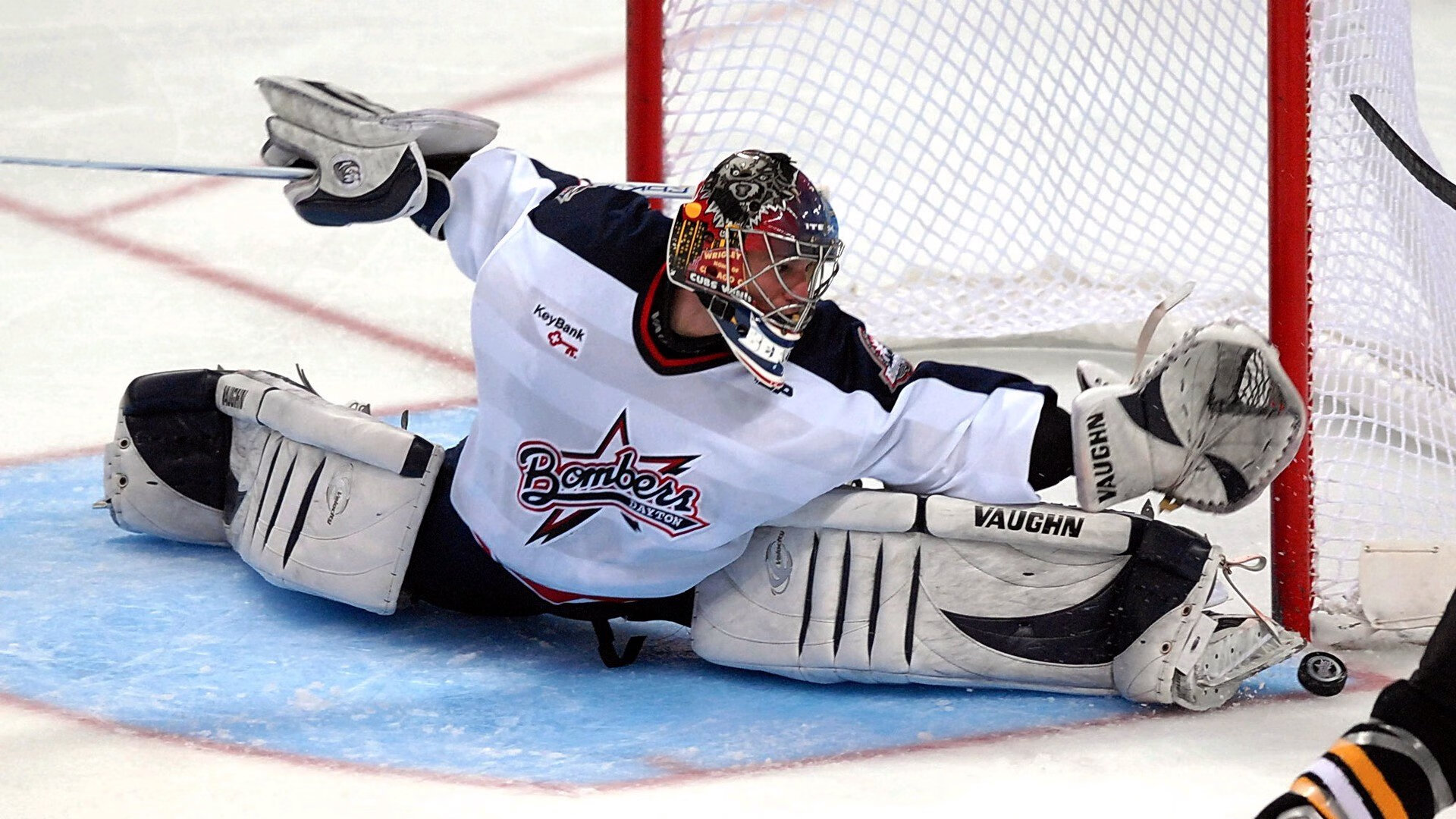 公牛险胜尼克斯，关键一役中德罗赞贡献关键助攻，公牛赞助的比赛